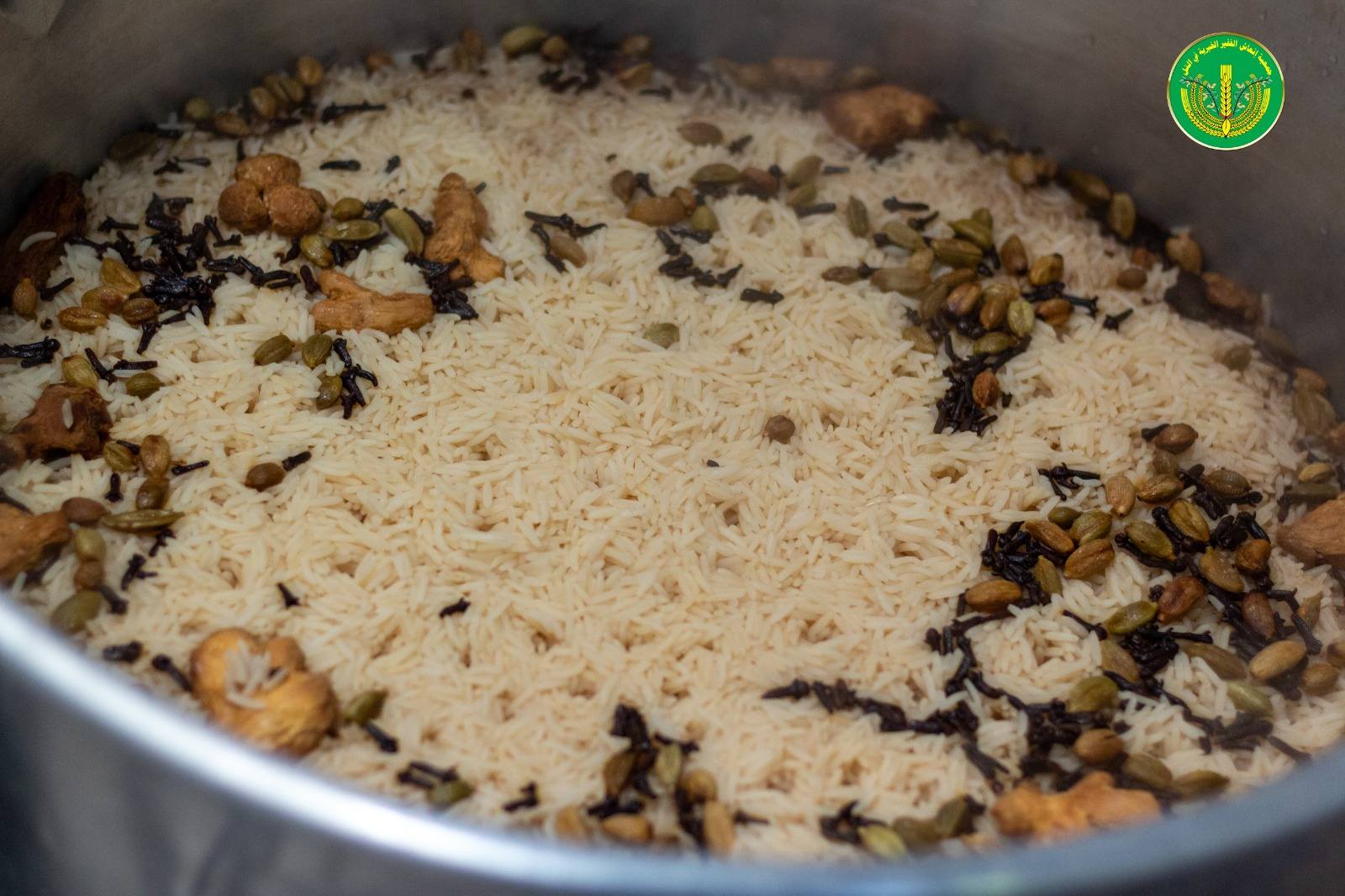 يستمر مطبخ الخير التابع لجمعية إنعاش الفقير في تقديم ألذ وأطيب الوجبات ضمن خدمة الطلبات الخارجية